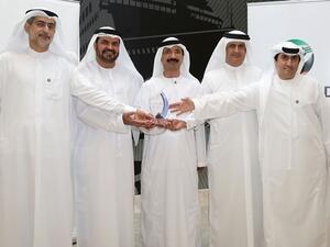 سعادة سلطان أحمد بن سليّم رئيس مجلس إدارة موانئ دبي العالمية، وسعادة جمال ماجد بن ثنية نائب رئيس مجلس الإدارة، ومحمد شرف المدير التنفيذي للمجموعة، ومحمد المعلم نائب الرئيس الأول ومدير عام إقليم الإمارات، ومحمد علي أحمد المدير التنفيذي للعمليات في الإمارات، يحملون الجائزة