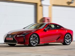 تحافظ مركبة لكزس LC على الإطلالة المفعمة بالشغف والحماس للمركبة التجريبية. (سنيار)