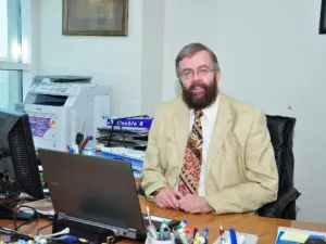 البروفيسور ريموند تينانت، نائب مدير جامعة الحصن