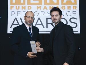 AbdulKadir Hussain receives the award