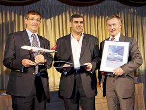 Adel Ali, Group Chief Executive Officer of Air Arabia receiving the award