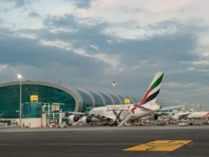 تسير «طيران الإمارات» رحلات إلى كل من ميلانو ونيويورك منذ سنوات، لكن الخدمة الجديدة تلبي الطلب الكبير على السفر عبر الأطلسي بين المدينتين التجاريتين المزدهرتين برحلات مباشرة من دون توقف توفر الدرجتين الأولى ورجال الأعمال