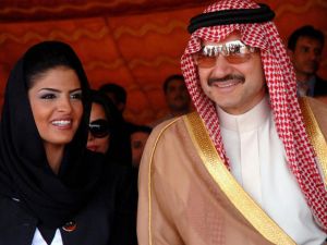 الملياردير السعودي الأمير الوليد بن طلال مع زوجته