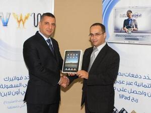 Amer Matouk, Head of Consumer Banking in Jordan delivers the award