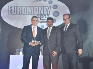 Arab Bank’s UAE Country Manager Mr. Mohammed Masri receiving the award during the ceremony