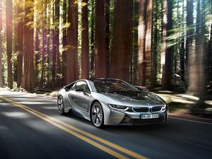 BMW i8 wins Engine of the Year Award 2016