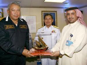 Tariq Bin Khalifa, Director Account Management, General Cargo, DP World - UAE Region, presenting the visiting naval officers with a plaque commemorating their visit 