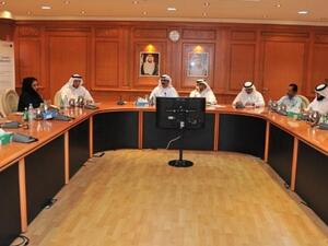 سلطان أحمد بن سليم رئيس مؤسسة الموانئ والجمارك والمنطقة الحرة خلال الاجتماع
