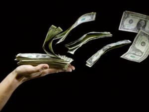 يواصل الدولار الأمريكي انزلاقه للأسبوع الثاني على التوالي