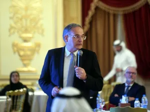 الدكتور باتريك شينيل، الرئيس التنفيذي لمجموعة يوسف بن أحمد كانو