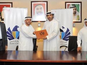 Mr. Yousef Al Sahlawi handing Khalid Al Sherawi the 1st PCW Management License during the meeting between Dubai Customs and GSL