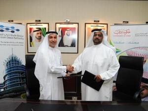 Qadhi Saeed Al Murooshid, Director General of Dubai Health Authority, and Mohammed Al Zarooni, Vice President and CEO of Dubai Silicon Oasis Authority shaking hands during the signing