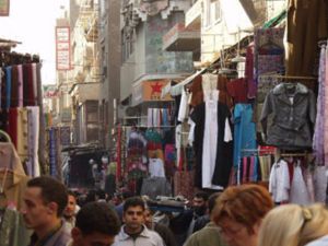 المصريون يقلصون نفقاتهم