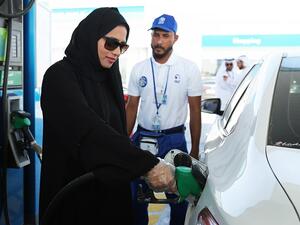 Emirati woman chooses Self Service option at ADNOC service stations.