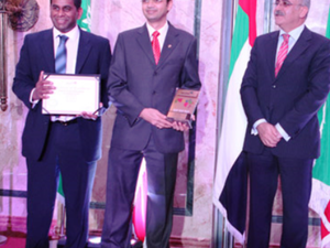 Samuel Liyanage, Etihad Head of eCommerce Development, and Amol Vijay Patankar, Etihad Manager - Websites accepting the first prize in the airlines category at the Pan Arab Web Awards