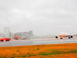 Etihad Airways A330-300 greeted by water cannon at Düsseldorf airport