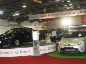 خلال المعرض