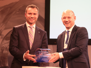 David Bateson, Senior Vice President of Legal, IP and Sustainability, Canon Europe receiving the award 