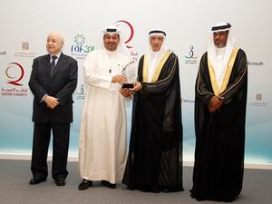 Hamad receiving MS award from orginizing committee