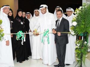 Abdulla Al Hamli, CEO, Dubai Islamic Bank, inaugurating the new branch at Dubai Mall with Nasser Rafi, CEO, Emaar Malls Group and senior DIB executives
