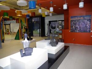 The art exhibition is organized by Art D’Égypte, featuring a selection of works by renowned Egyptian artists.