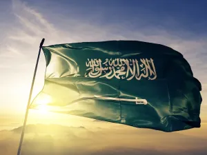 السعودية تعلن تجميد كافة التعاملات التجارية والاستثمارية الجديدة بين البلدين.