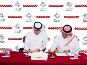 Ahmad Abdulaziz Al Neama, Chief Sales and Service Officer, Ooredoo Qatar and Wael Al-Buti, Director of Sales & Customer Service at Arabsat, during the signing ceremony. 