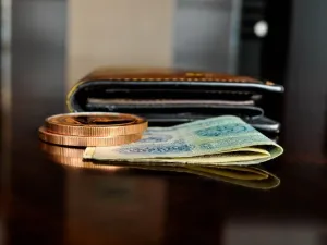 إجمالي ما جمعه هؤلاء الموظفون العشرة الكبار من أموال خلال العام الماضي 2016 فقد تجاوز 1.1 مليار دولار أميركي. (Pixabay)
