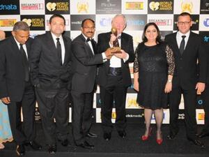 dnata team receiving World Travel Award in Delhi December 2012