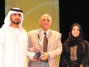 Sheikh Maktoum Bin Rashid Al Maktoum presenting the Award to Osman Sultan, CEO, du, in the presence of Hala Badri, EVP Brand and Communications, du