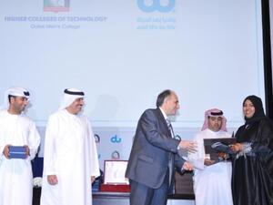 Osman Sultan, CEO of du, Dr. Tayeb Kamali, Vice Chancellor, HCT and Fahad Al Hassawi, Chief Human Resources and Shared Services Officer, du, handing over the certificates to the graduates