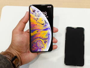 تم الإعلان عن جهاز iPhone الجديد، وبات متوفراً للطلب المسبق من شركة اتصالات بسعر يبدأ من 4000 درهم.