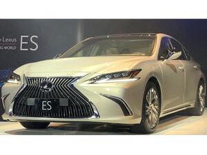 الجيل السابع من ES حصل على تحسينات جديدة شملت التصميم الخارجي، الانسيابية، تجربة القيادة وتقنيات النظام الترفيهي.