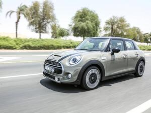 سيارة ميني كوبر 2019.