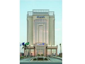 he 150-room Radisson Blu Hotel, Jeddah Corniche has a prime location close to the popular North Corniche.
