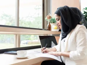 السعودية تعتبر الثانية عربيا في نسبة السيدات العاملات في القطاع الرقمي، بعد الإمارات.