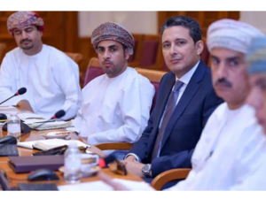 Members of the Youth and Human Resources Committee at the Shura Council met with the representative of the Omanisation Committees in the sales and distribution sector, in addition to companies that work in the sector. (Twitter)