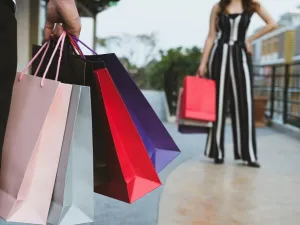 تعرف على العوامل التي تدفع المتسوقين في الإمارات للشراء