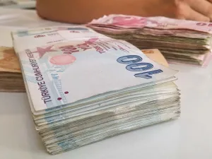 الدين الخارجي المستحق على تركيا كنسبة من الناتج المحلي الإجمالي، اقترب العام الماضي من مستويات قياسية مرتفعة.