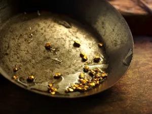يتوقع أن يبلغ الطلب العالمي على الذهب 3 آلاف، و969 طناً في 2018 بزيادة نسبتها 1% عن 2017.