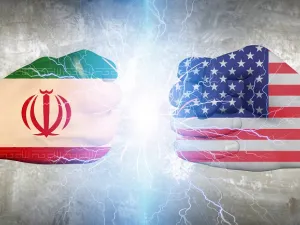 العقوبات تجبر 100 شركة عالمية على مغادرة إيران 