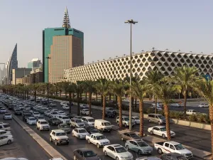عدد السيارات غير المؤمنة كبير، مرجعا سبب ذلك إلى وجود فجوة بين تجديد الرخصة وتجديد وثيقة التأمين.