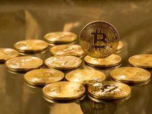 بعد اغلاق الأسواق الأوروبية، صعدت العملة الرقمية أكثر من 15% إلى 16070دولارا.