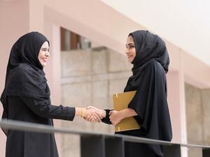 هدف الرؤية في رفع نسبة مشاركة المرأة في سوق العمل من 22% إلى 30%.