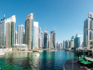 أشار التقرير إلى انخفاض متوسط إيجارات الشقق والفلل في مدينة خلال الربع الثالث بنسبة 4% و3% على التوالي.