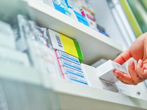 Experts have found a number of obstacles facing the employment of 20,000 Saudi pharmacists in pharmacies across the Kingdom.
 (Shutterstock) Experts have found a number of obstacles facing the employment of 20,000 Saudi pharmacists in pharmacies across the Kingdom.
 (Shutterstock)
