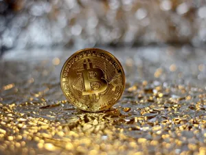 عدد من المقيمين في الإمارات حصلوا على البيتكوين. 