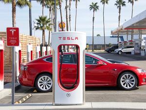 Electric automaker Tesla has formed an independent special committee to explore the possibility of becoming a private company. (Shutterstock)