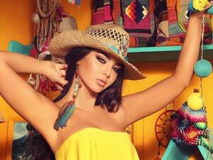 الفنانة قمر