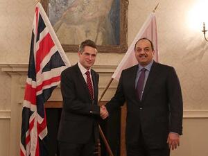 وزير الدفاع القطري ونظيره البريطاني